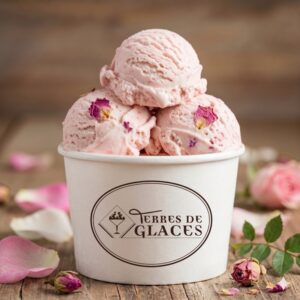 Crème glacée artisanale aux pétales de rose